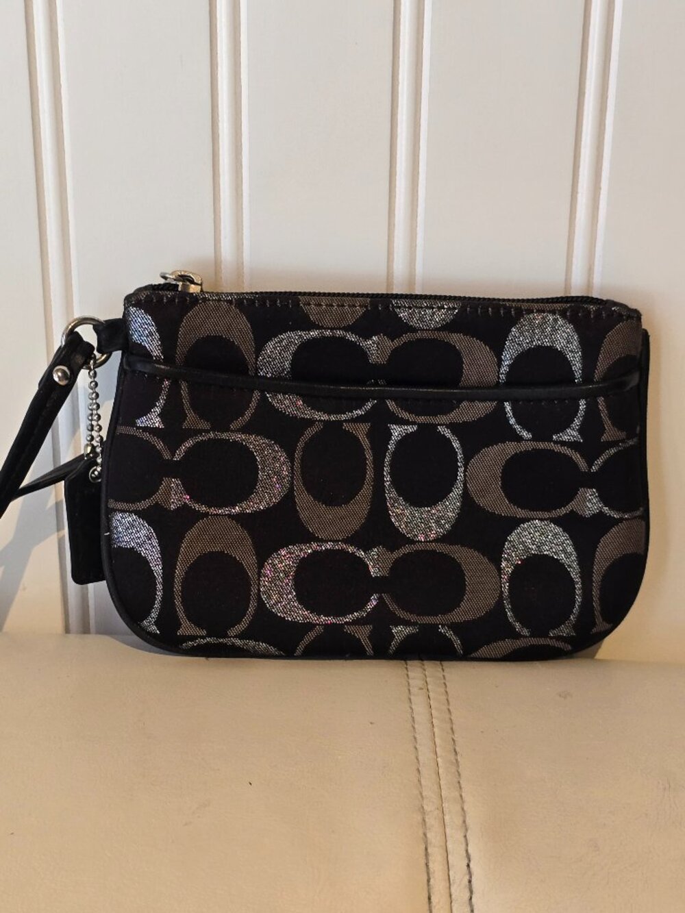 Coach Signature Metallic Logo Wristlet – Black/Greyz